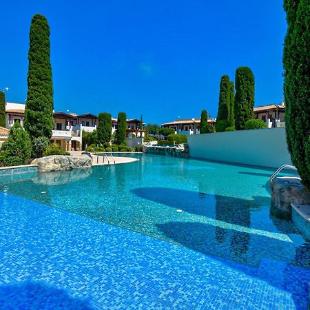 2 Bedroom Apartment Assia With Communal Pool, Aphrodite Hills Resort كوكليا المظهر الخارجي الصورة